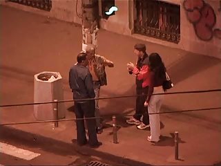 Он трахает свою огромную черную задницу с его