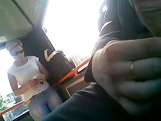 Сладкая девушка в ванной соло