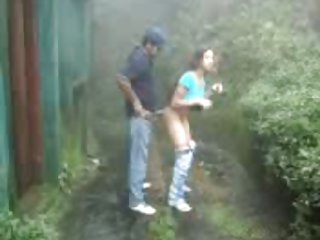 Две сладкие лесбиянки веселятся вместе