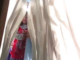 У возбужденной медсестры есть удовольствие с пациентами